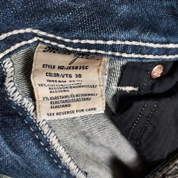 Miss Me Distressed Cropped Jeans Women’s 33 Medium Wash Denim Contrast Stitch - Picture 9 of 11